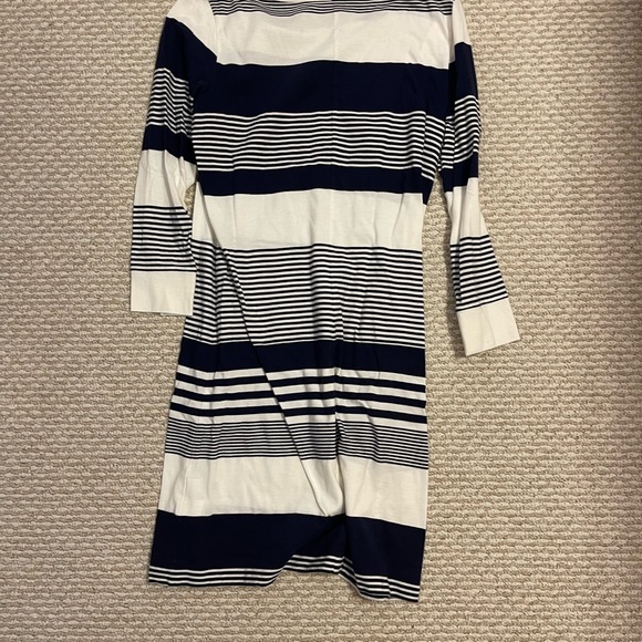 Lilly Marlowe Shift Dress - Picture 4 of 4